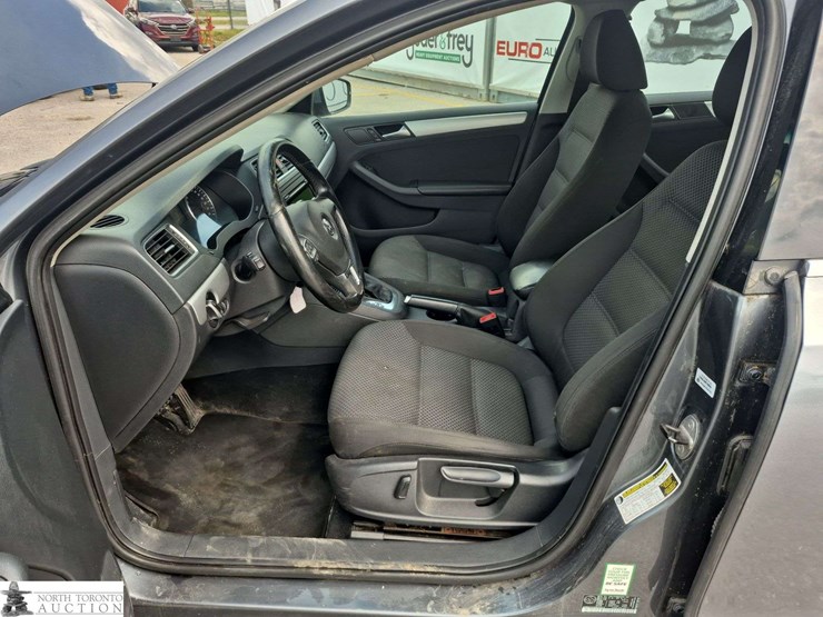 2014-volkswagen-jetta-se-4dr-sedan-6a-image-8