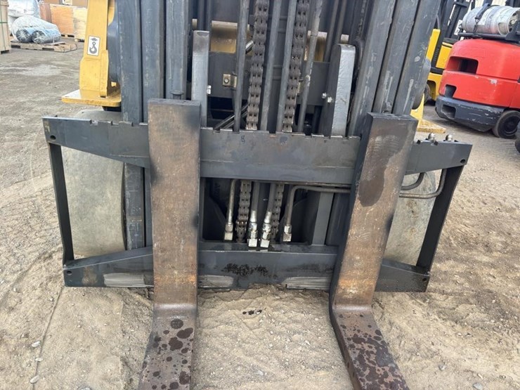 2020-caterpillar-gc40k-image-11