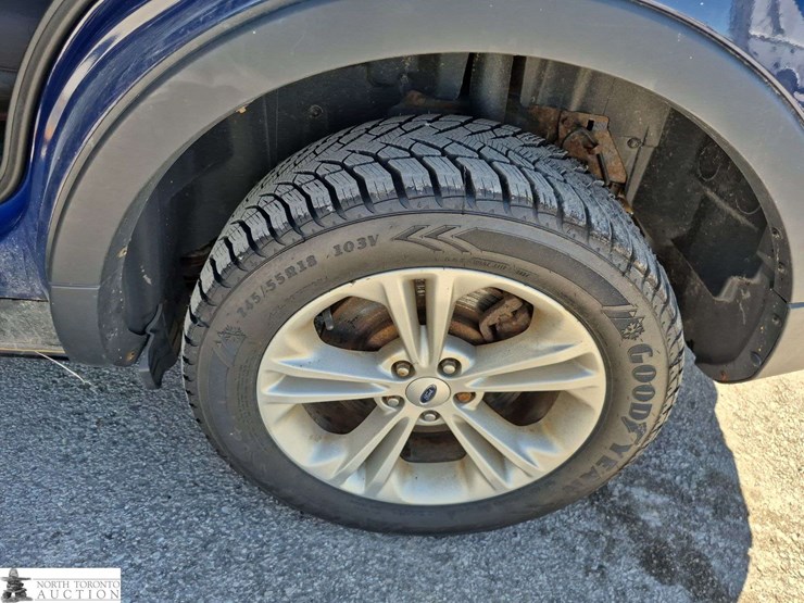 2017-ford-explorer-image-21