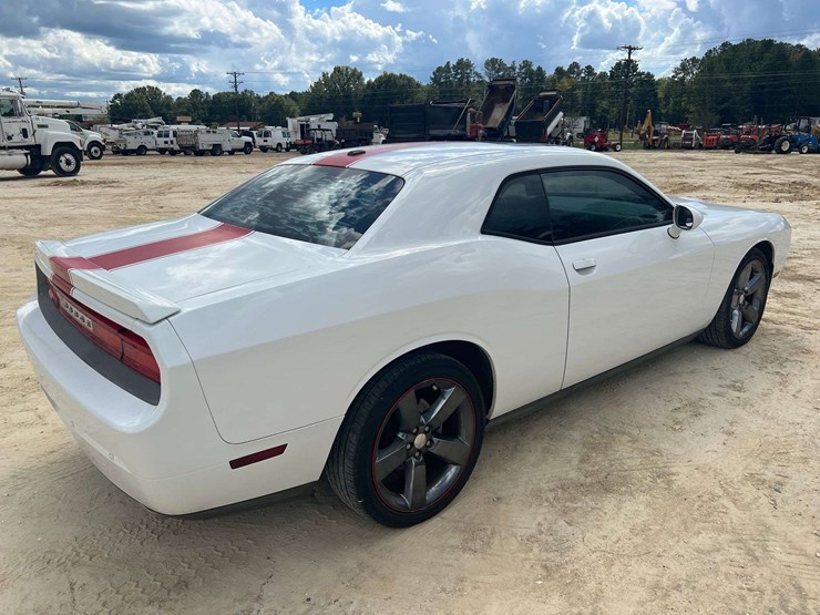 2013-dodge-challenger-2-door-coupe-(183,401-miles)-image-3