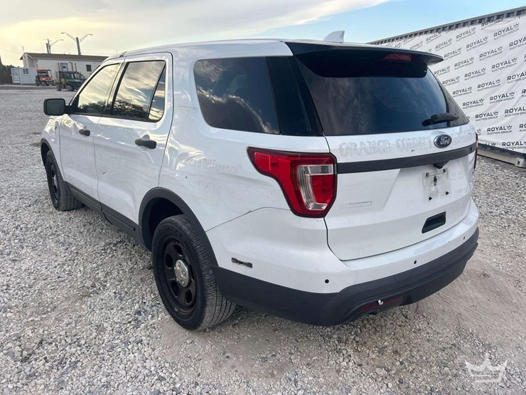 2016-ford-explorer-image-4