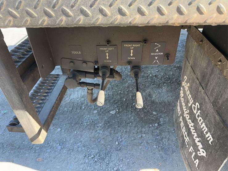 2005-ford-f750-xl-image-16