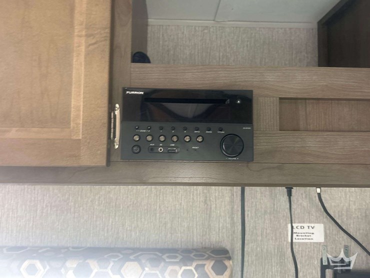 2019-28ft-keystone-coleman-toy-hauler-t/a-travel-trailer-image-14