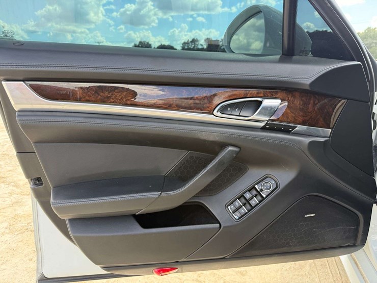 2016-porshe-panamera-4-door-hatchback-(132,955-miles)-image-13