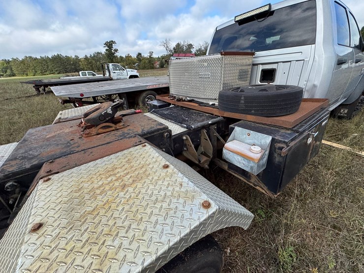 #1941-•-2017-ram-5500-cab-&-chassis-image-21