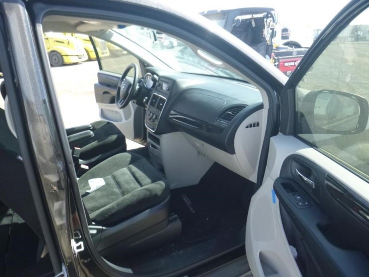 2017-dodge-grand-caravan-image-6