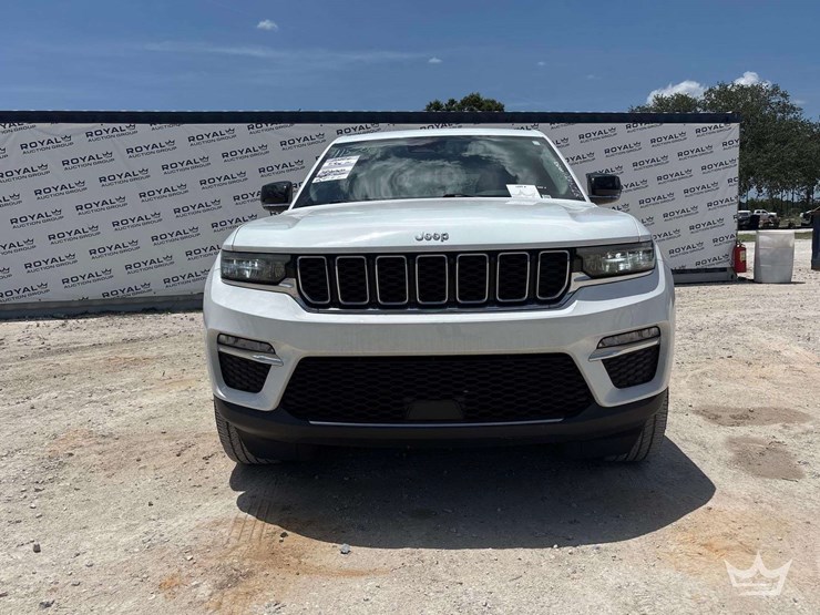 2022-jeep-grand-cherrokee-suv-image-27