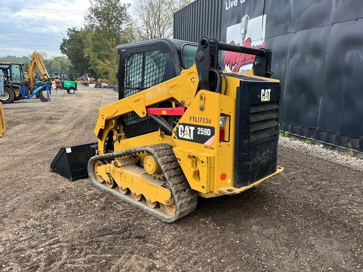 2017-caterpillar-259d-image-4