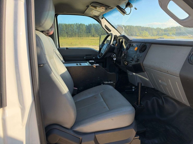 2012-ford-f550-image-18