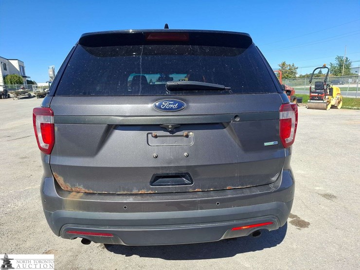2016-ford-explorer-image-6
