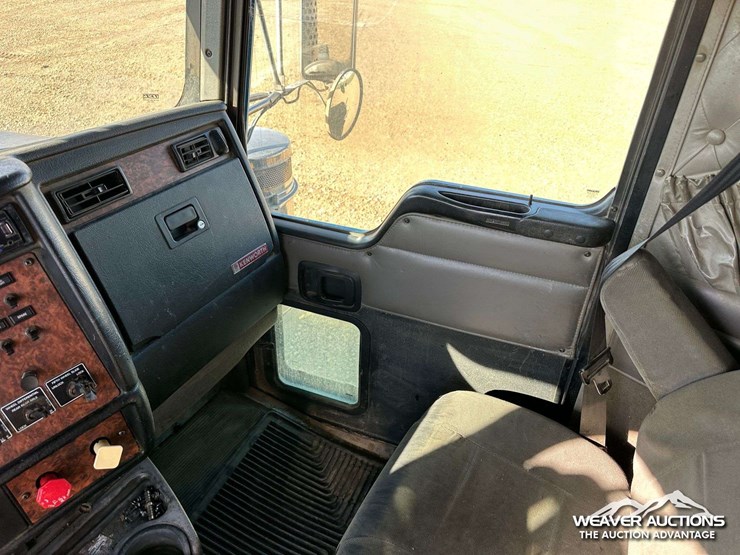 2006-kenworth-w900-image-12