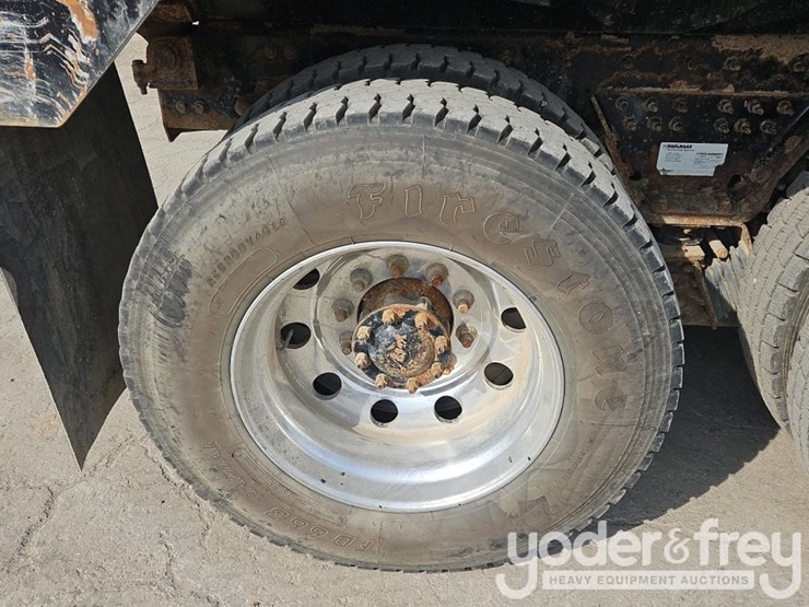2019-freightliner-122sd-image-18