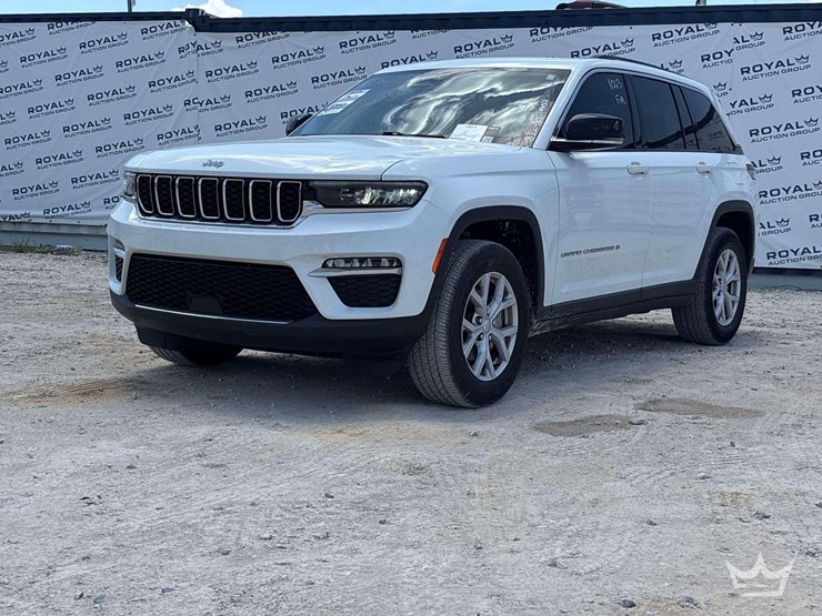 2022-jeep-grand-cherrokee-suv-image-1