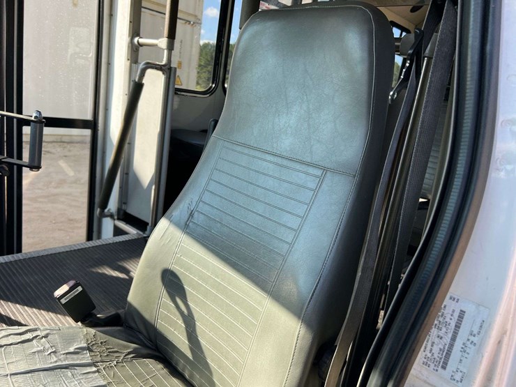 2006-ford-e350-image-21
