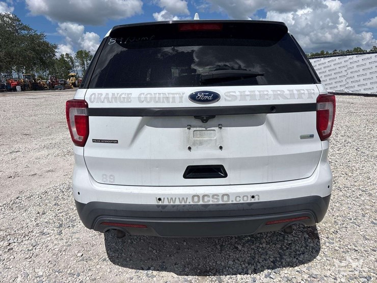 2016-ford-explorer-image-24