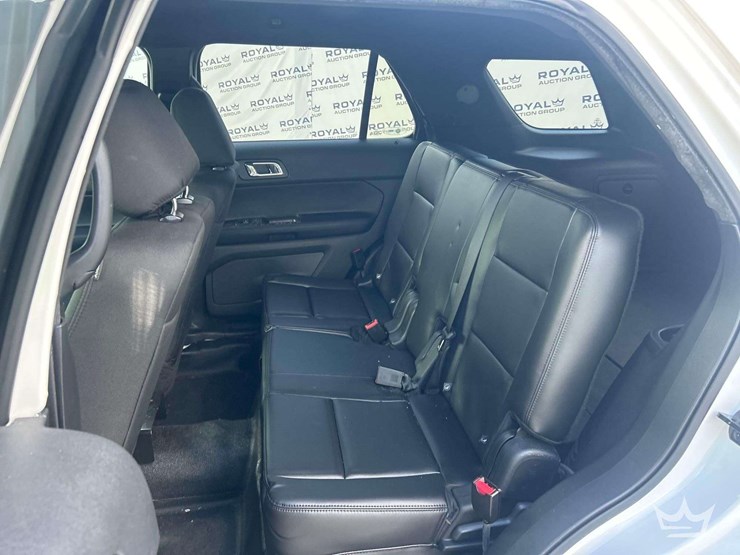2016-ford-explorer-image-17