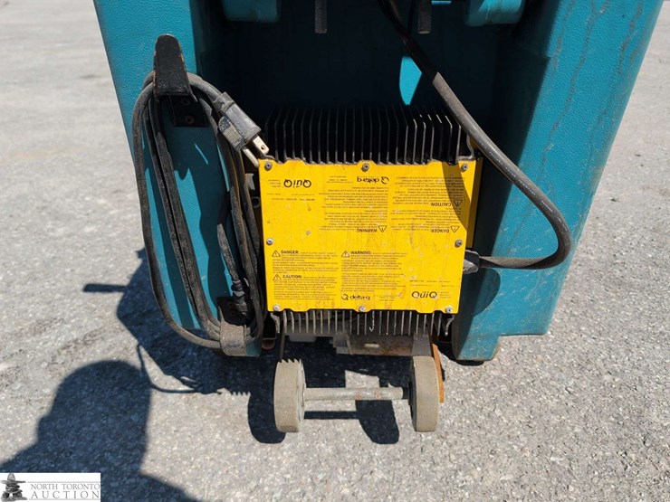 non-operable-tennant-2550-floor-scrubber-image-15