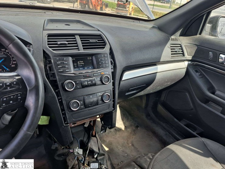 2019-ford-explorer-image-12