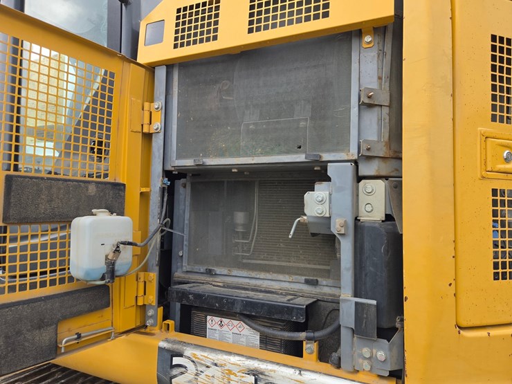 2017-deere-245g-lc-image-41
