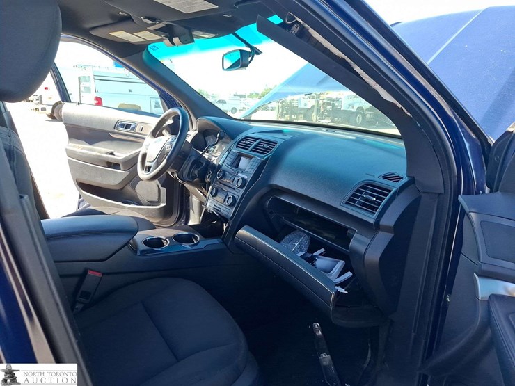 2016-ford-explorer-image-17