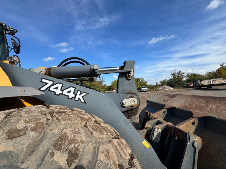 deere-744k-image-26