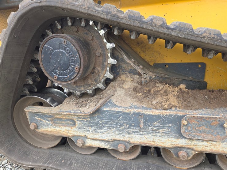 2020-deere-331g-image-51