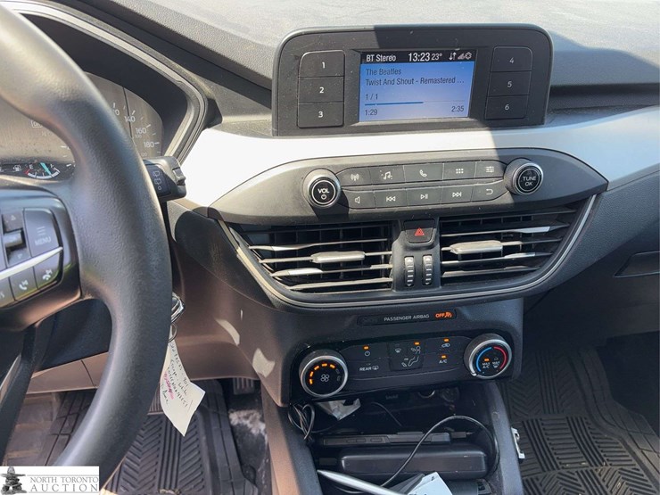 2022-ford-escape-image-12