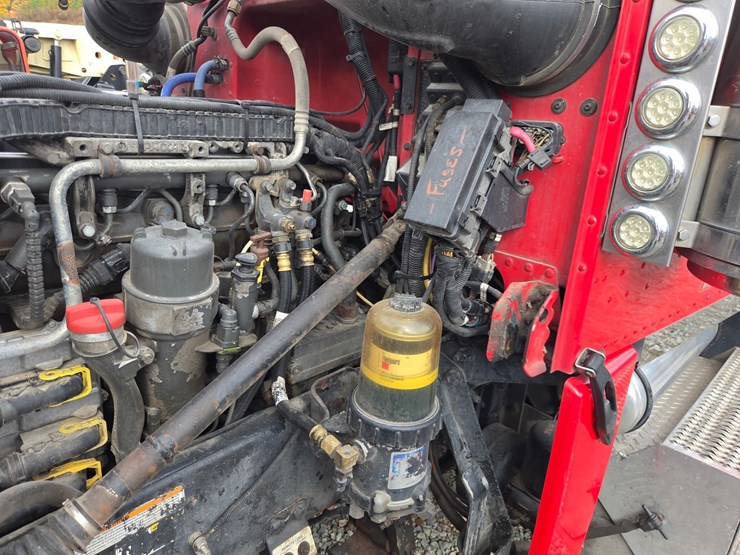 #1408-•-2014-peterbilt-388-sleeper-cab-truck-tractor-image-44