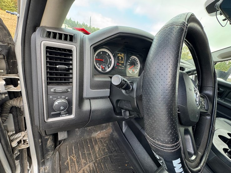 #1941-•-2017-ram-5500-cab-&-chassis-image-40