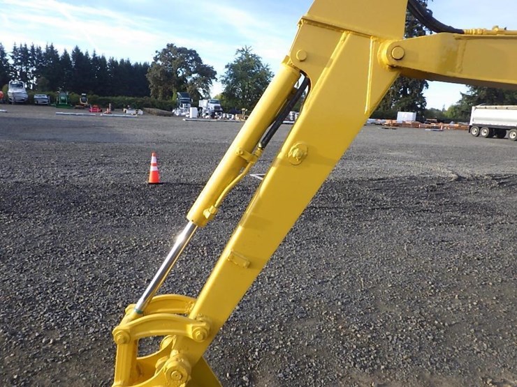 komatsu-pc35mr-1-image-10