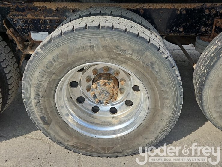 2019-freightliner-122sd-image-17