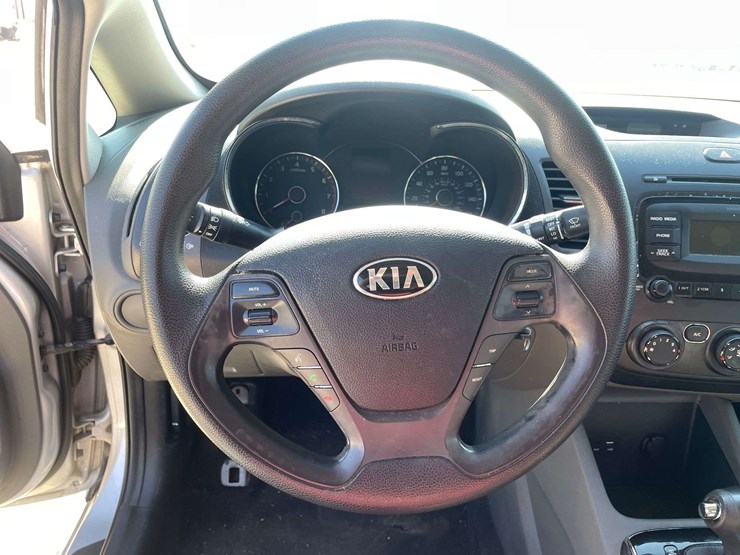 2017-kia-forte-4-door-sedan-(181,895-miles)-image-12
