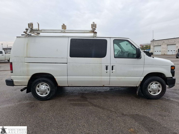 2012-ford-cargo-image-4