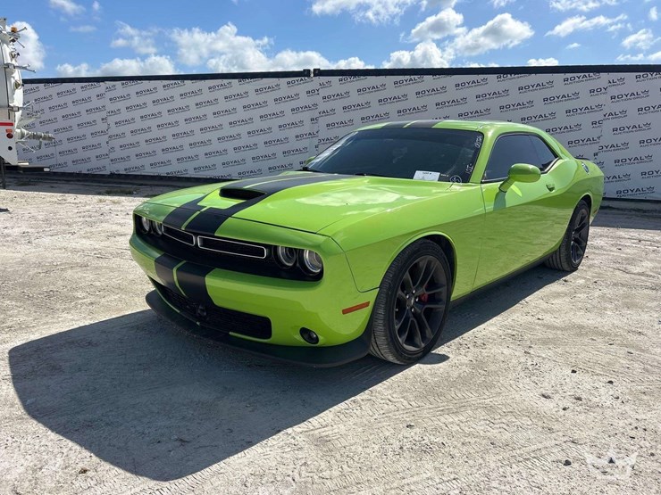 2023-dodge-challenger-coupe-image-2