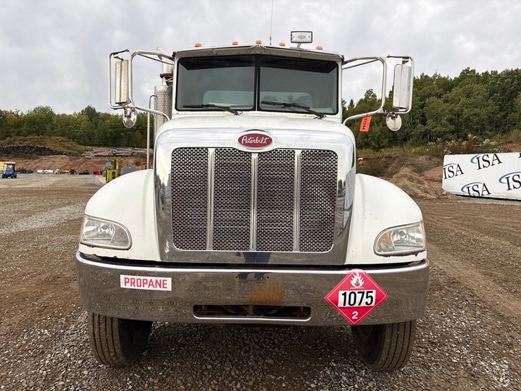 2007-peterbilt-335-image-8