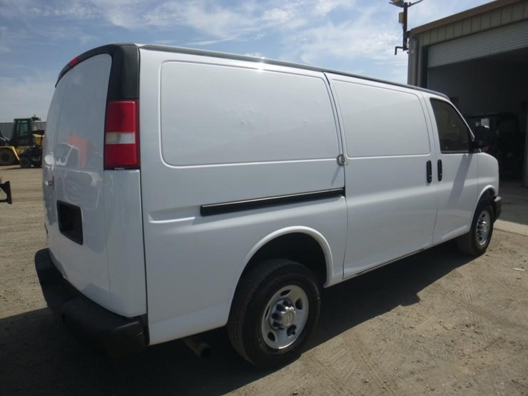 2015-chevrolet-express-2500-image-3