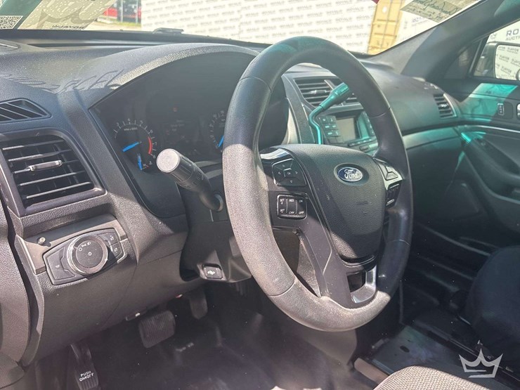 2016-ford-explorer-image-10
