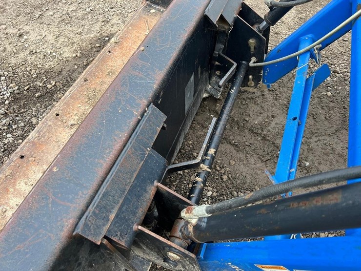 2015-new-holland-workmaster-33-image-11
