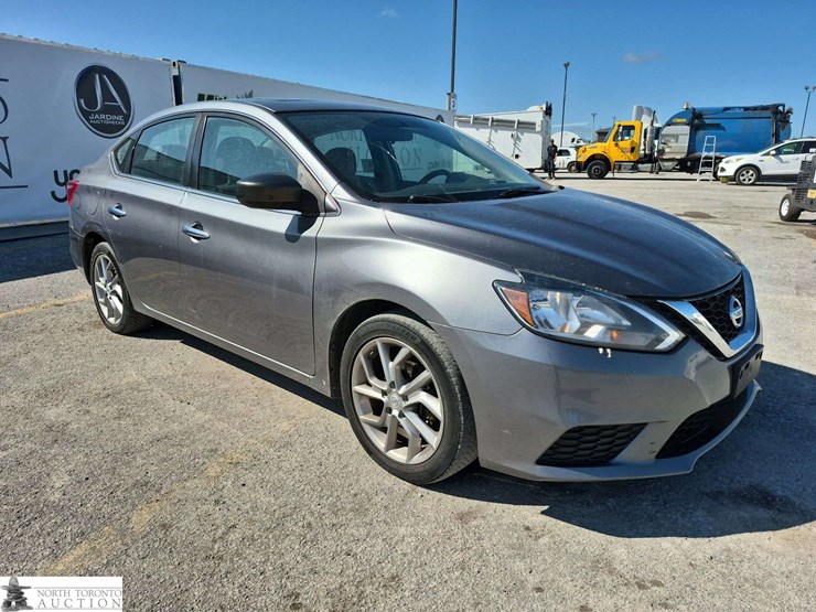 2018-nissan-sentra-sv-4dr-sedan-image-3