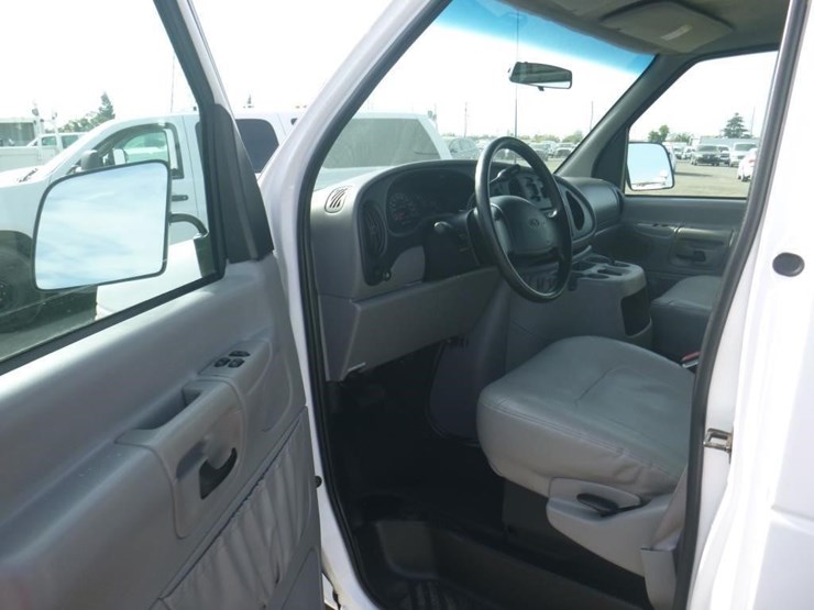 2000-ford-econoline-350-image-5