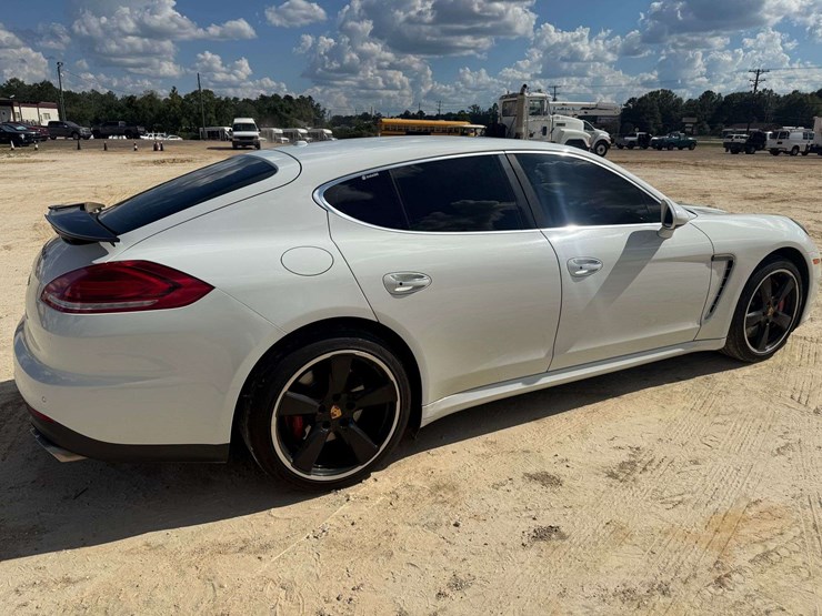 2016-porshe-panamera-4-door-hatchback-(132,955-miles)-image-3