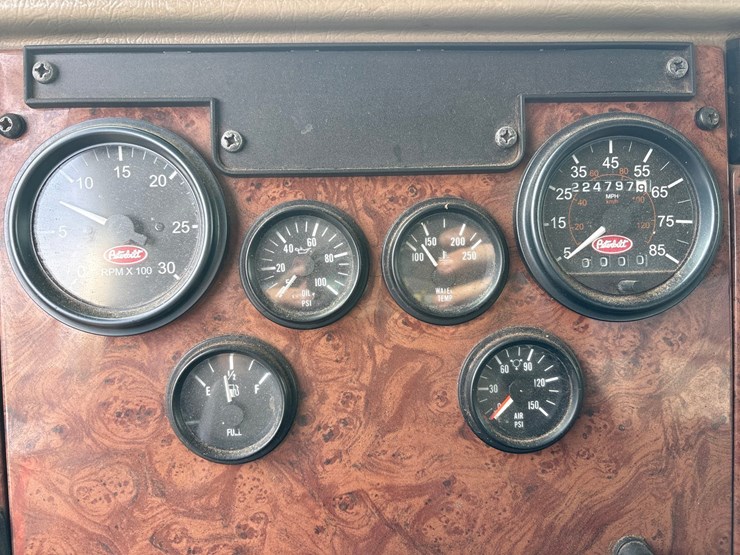 2007-peterbilt-335-image-50