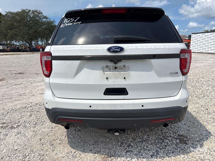 2016-ford-explorer-image-24