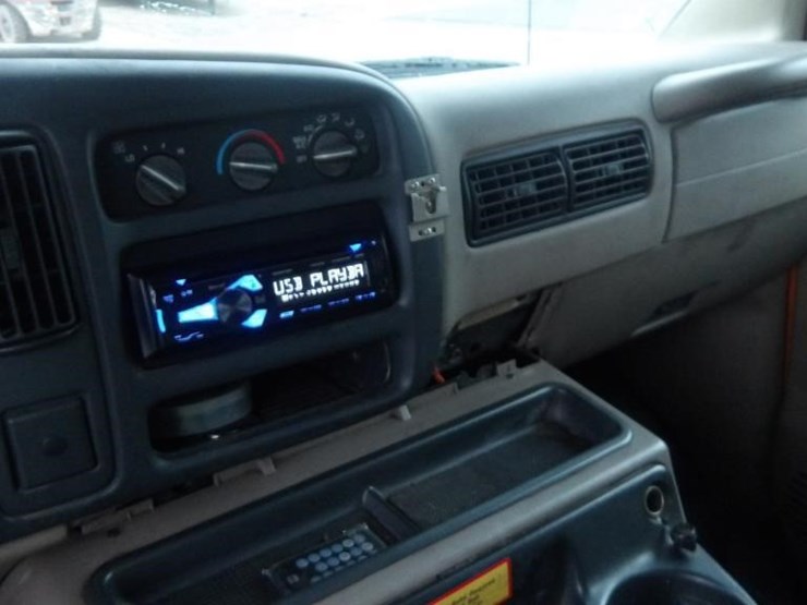 1998-chevrolet-express-3500-image-19