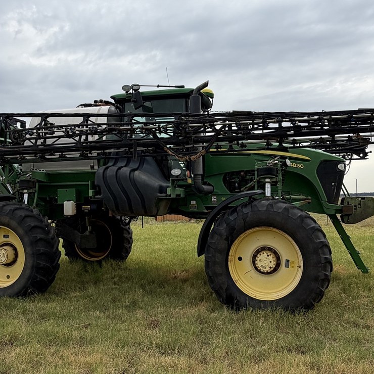 2010 JOHN DEERE 4830