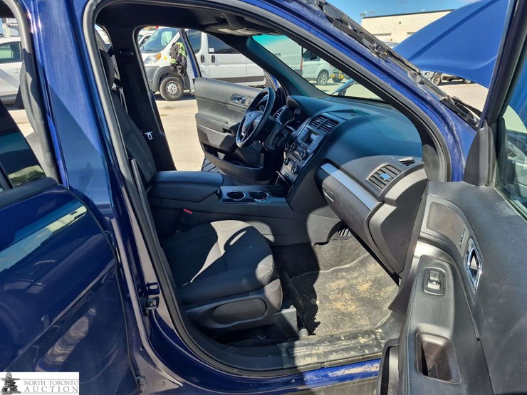 2017-ford-explorer-image-26
