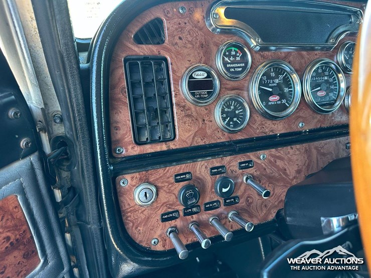 peterbilt-378-image-16
