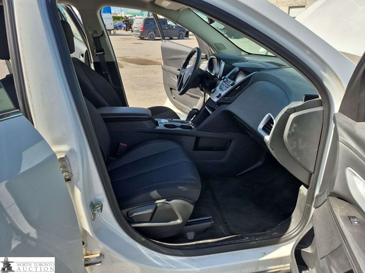 2017-chevrolet-equinox-image-24