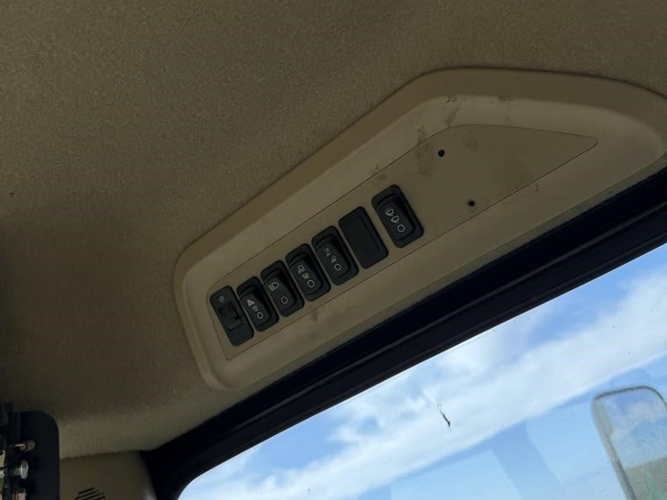 2011-john-deere-9770-sts-image-89