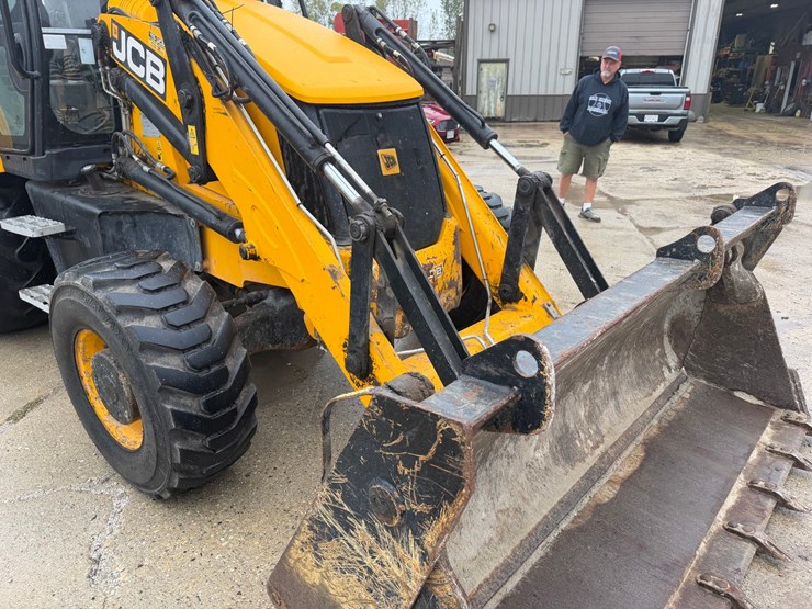 jcb-3cx-image-23